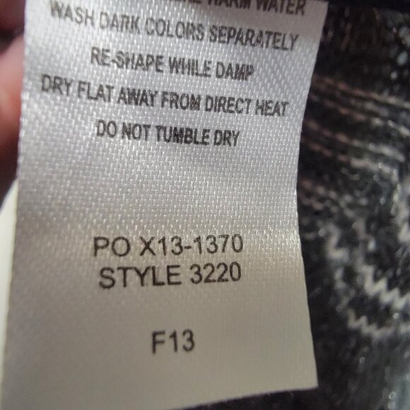 NWT Women's Modena Striped Knit Infinity Scarf‎ One Size NEW - Picture 3 of 4